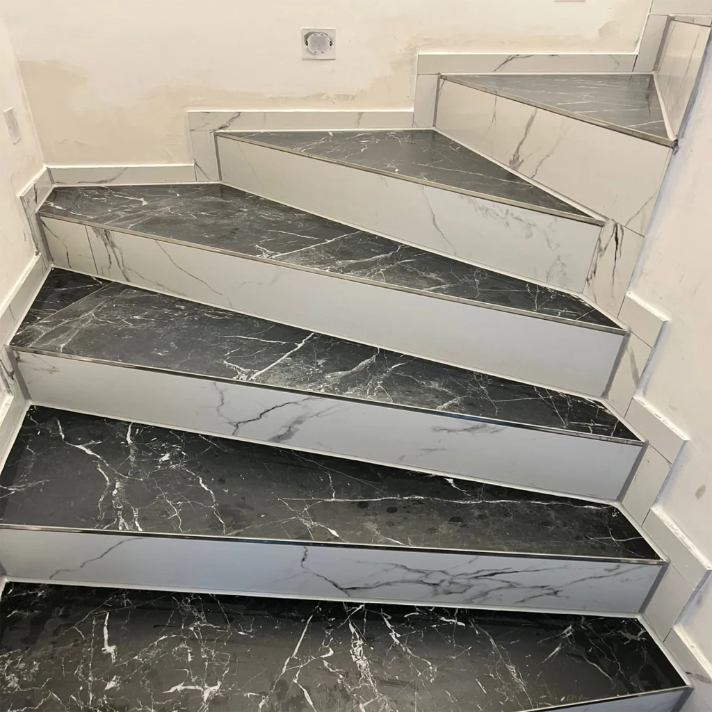 Moderne Marmortreppe – Professionelle Fliesen- und Treppenverkleidung von DXB Handwerksarbeiten in Braunschweig, Hannover, Soltau und Hamburg